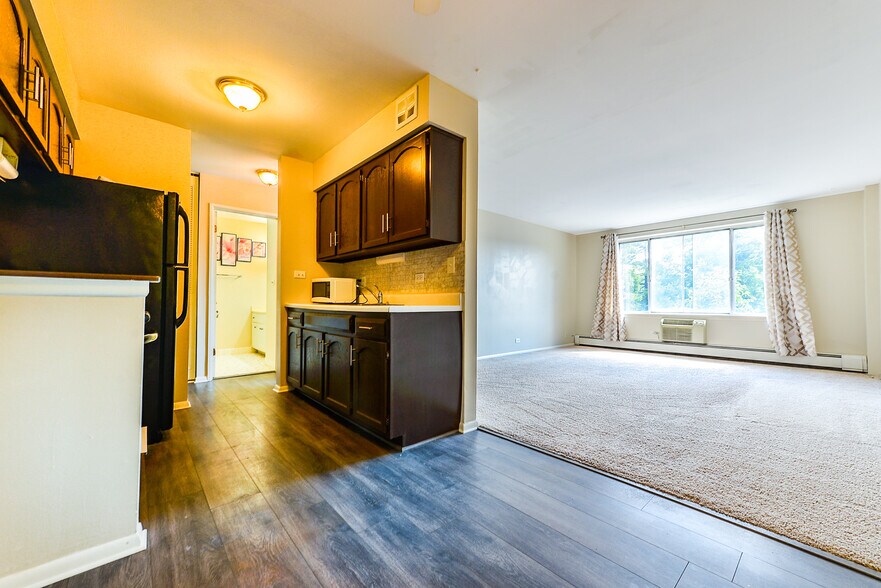 Building Photo - 1475 Rebecca Dr