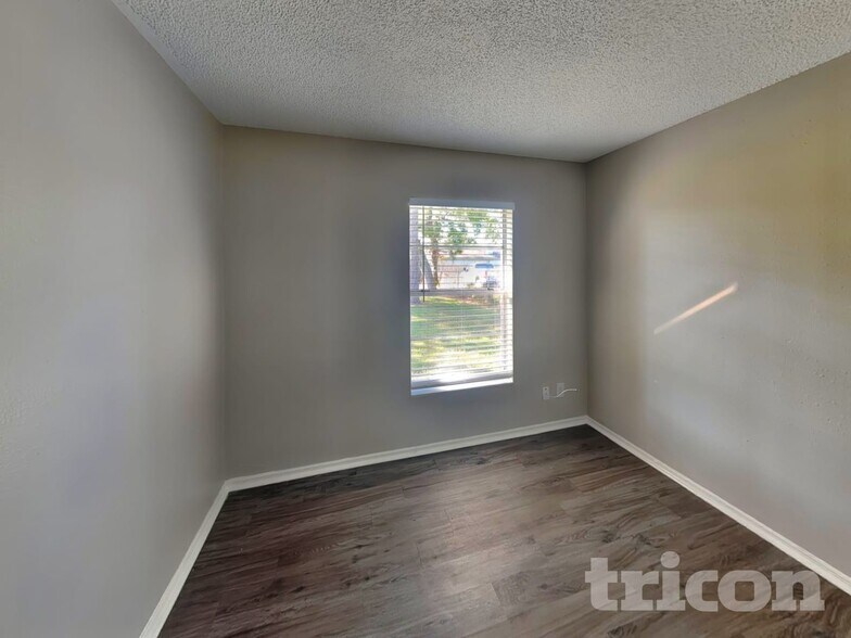 Building Photo - 3181 Clewiston St