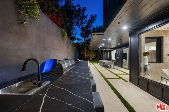 Building Photo - 3140 Coldwater Canyon Ave