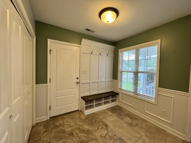 Building Photo - 145 Broadleaf Dr