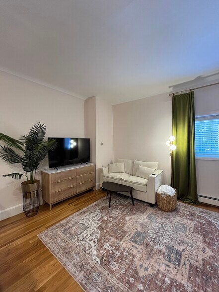 Building Photo - 515 Beacon St