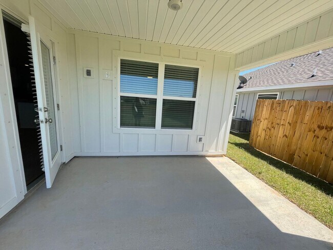 Building Photo - Coming soon!! Old Field Newer Daphne Home For Lease