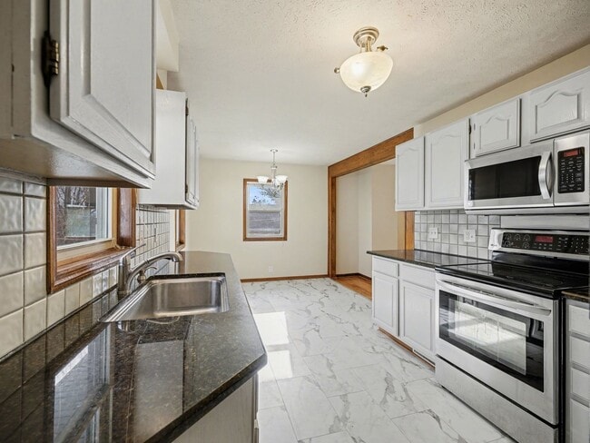Building Photo - 1427 S 52nd St