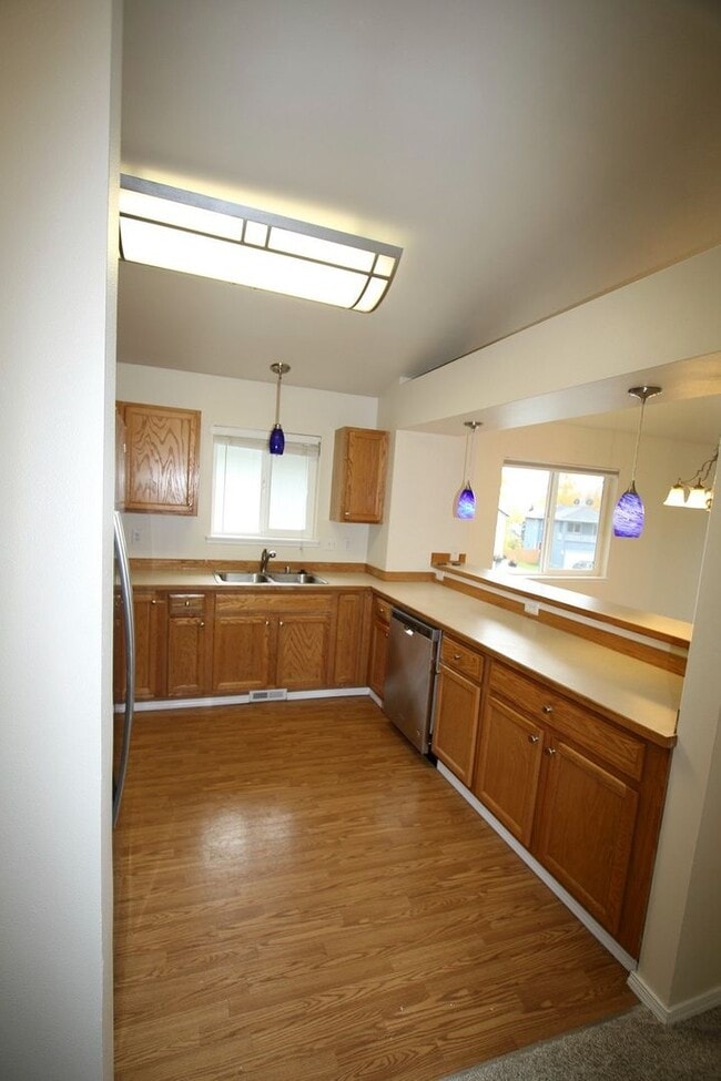Building Photo - 4 Bedroom Eagle River Home!