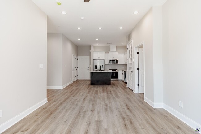 Building Photo - 1013 Northside Dr