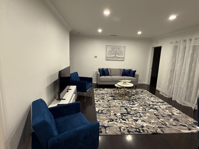 Building Photo - 4775 Beverly Ct