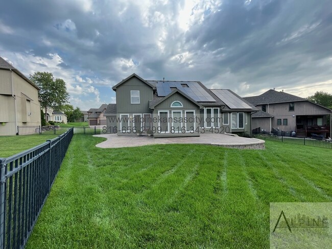 Building Photo - Stunning Home in Carriage Hills