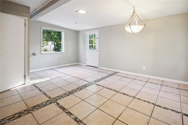 Building Photo - 1349 W 87th St