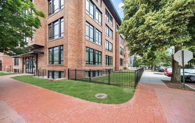 Building Photo - One Bedroom Condo in the Heart of the City + Rooftop Deck **Half Month Free on 12 Month Lease**