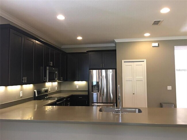 Building Photo - 11873 Verrazano Dr