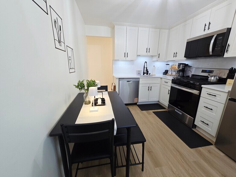 Building Photo - 396 Kaplan Ave