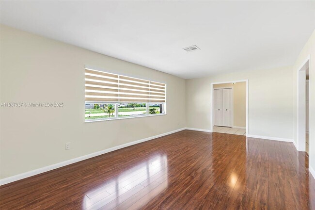 Building Photo - 5070 Ponderosa Ln