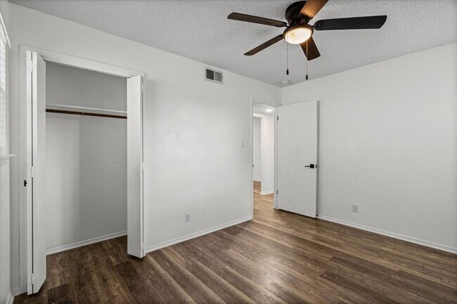 Building Photo - 3415 Willowrun Dr