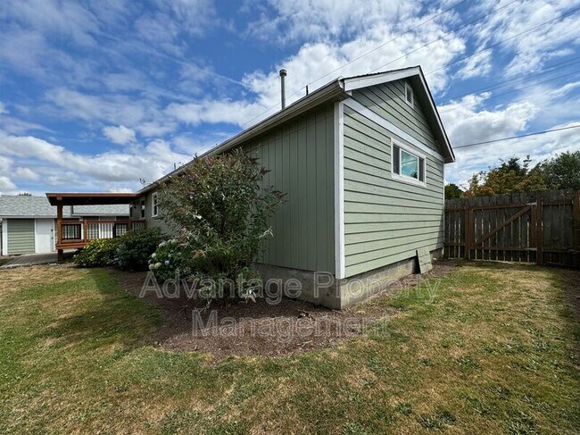 Building Photo - 2889 NW Gibson Hill Rd
