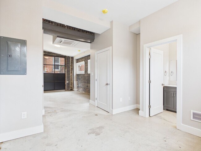 Building Photo - 7 E Franklin St