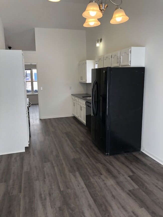 Building Photo - 3609-3611 Thornhill Circle W-OM