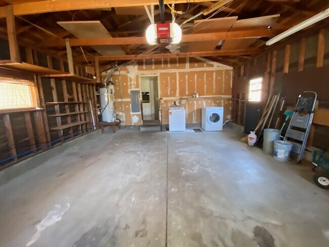 Building Photo - Updated property with luxury Appliances in a prime location in Livermore
