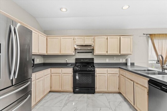 Building Photo - 11027 Oakcrest Dr