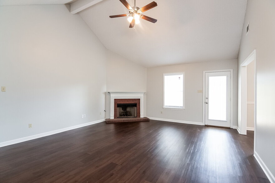 Building Photo - 9785 Kingsridge Dr
