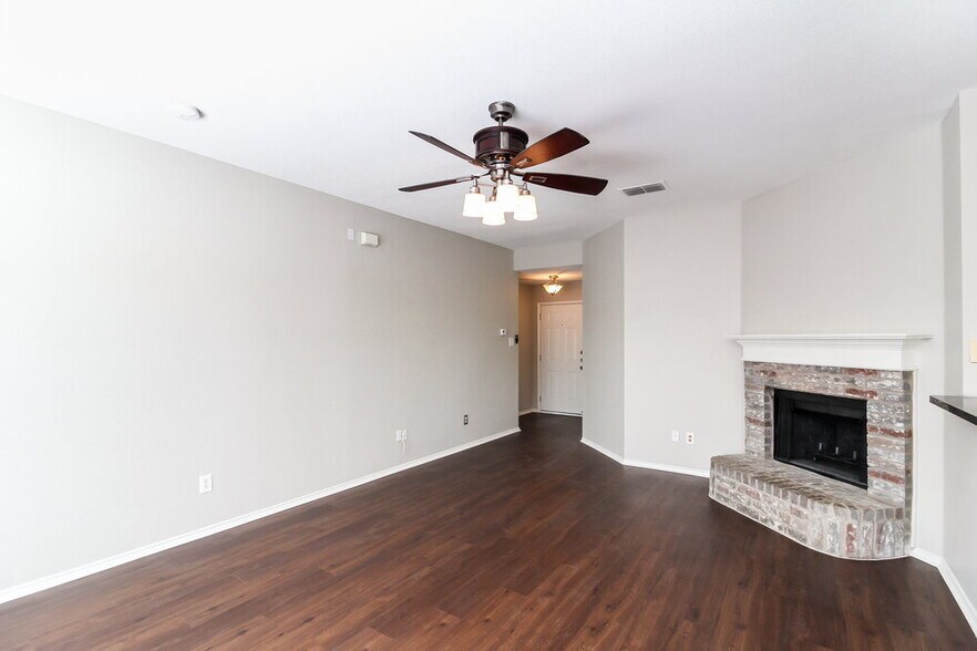 Building Photo - 1124 Sandalwood Dr