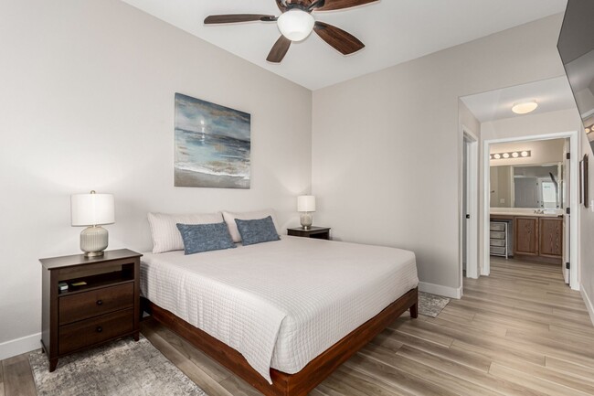 Building Photo - Stunning furnished 2-Bedroom Condo with Mo...