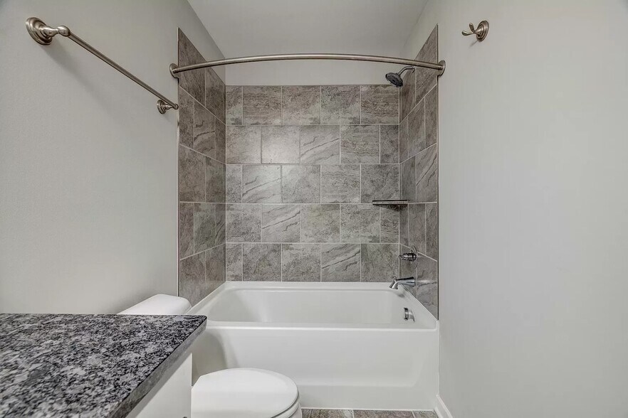 Building Photo - 2129 Bayport Ave