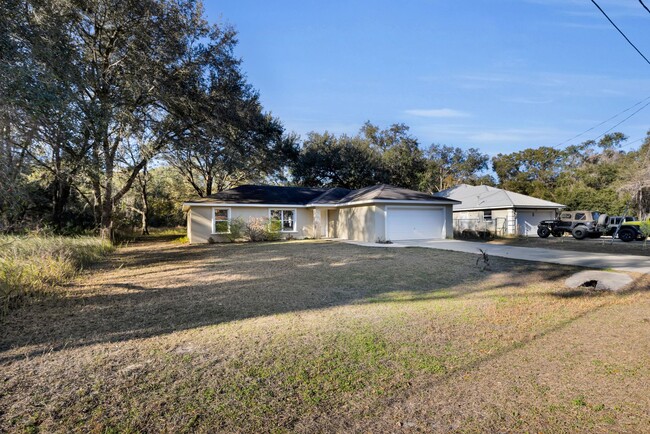 Building Photo - 3/2 Home In Silver Springs Shores