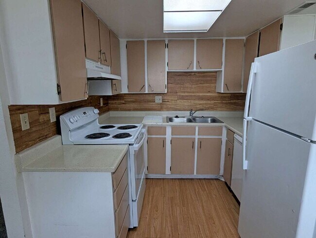 Building Photo - 2 Bed 2 Bath Side by Side