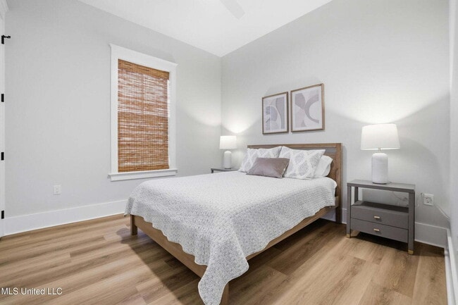 Building Photo - Fully furnished brand new home with garage!