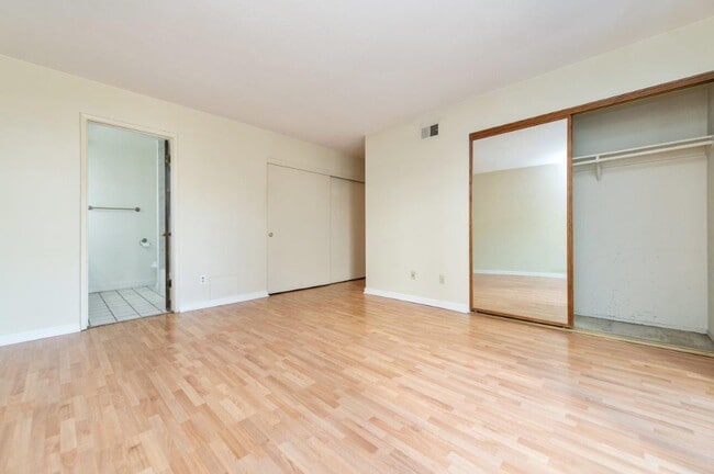 Building Photo - 3bd/2ba single family house in University ...