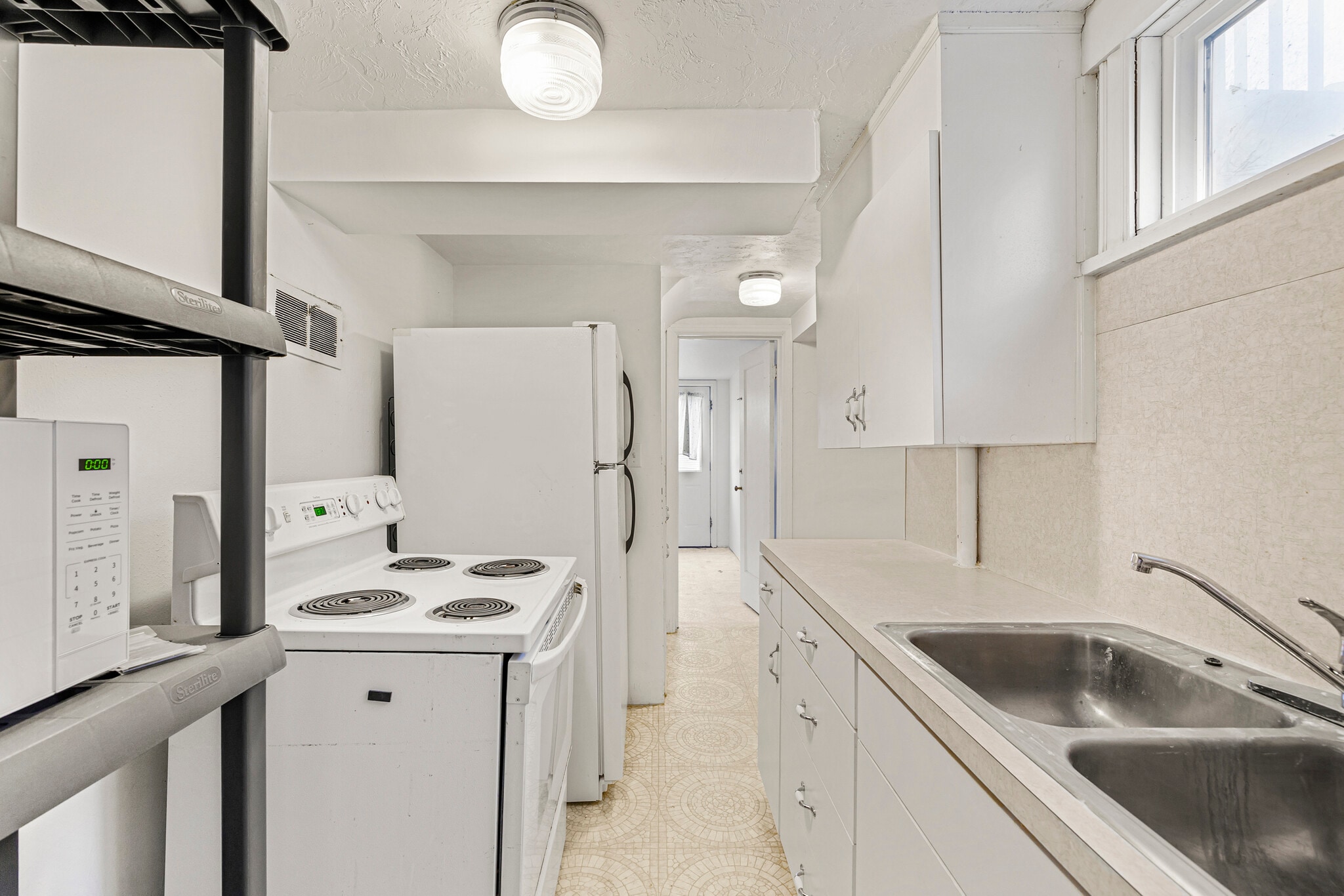 Building Photo - 225 E 2nd S