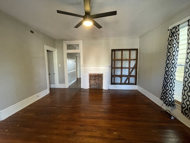 Building Photo - 1110 11th St