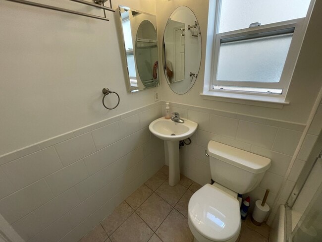 Building Photo - Outer Sunset 2BR Condo Across from Golden Gate Park | Bright Living, In Unit Laundry, & Parking S...