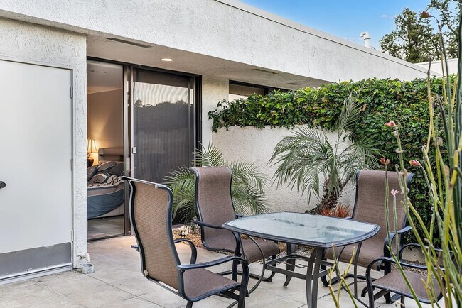 Building Photo - 31 Stanford Dr