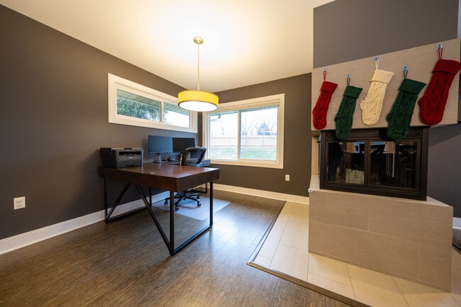 Building Photo - 9513 Briar Cir