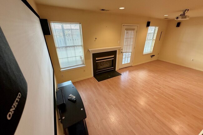 Building Photo - 14614 Stream Pond Dr