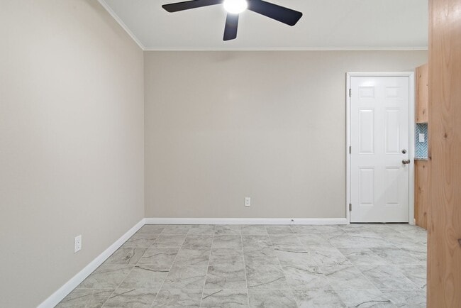 Building Photo - 3 bed/1 bath remodel within walking distance of Brookside