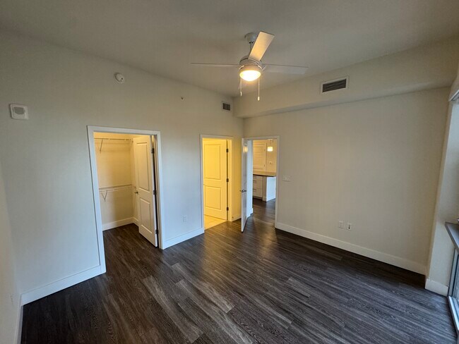 Building Photo - 520 NE 26th St