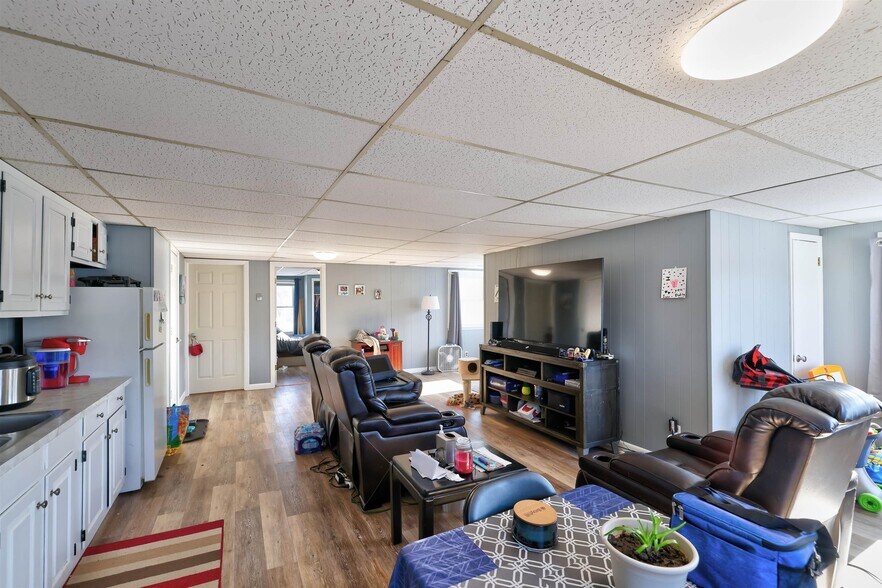 Building Photo - 46 School St