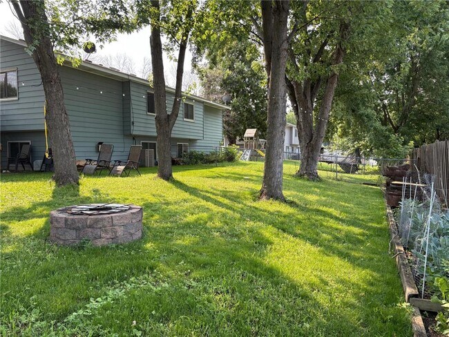 Building Photo - 9055 Forestview Ln N