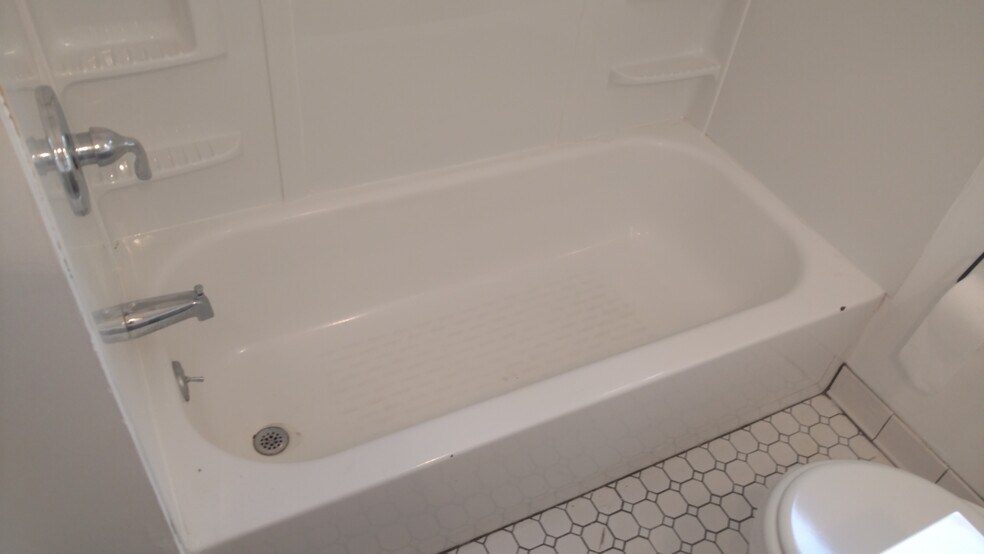 Building Photo - 1343 Rosewood St