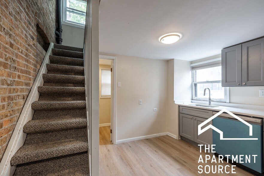 Building Photo - 1501 W Fullerton Ave