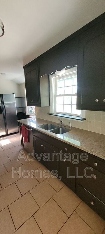 Building Photo - 8914 Grandview Dr