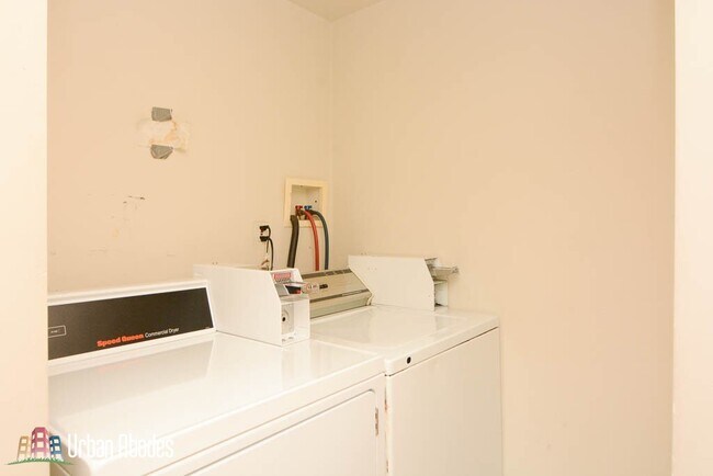 Building Photo - 3941 N Monticello Ave