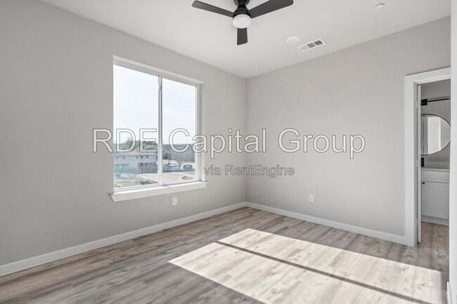 Building Photo - 948 S Corinth St Rd
