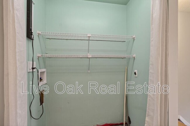 Building Photo - 304 Falling Ln