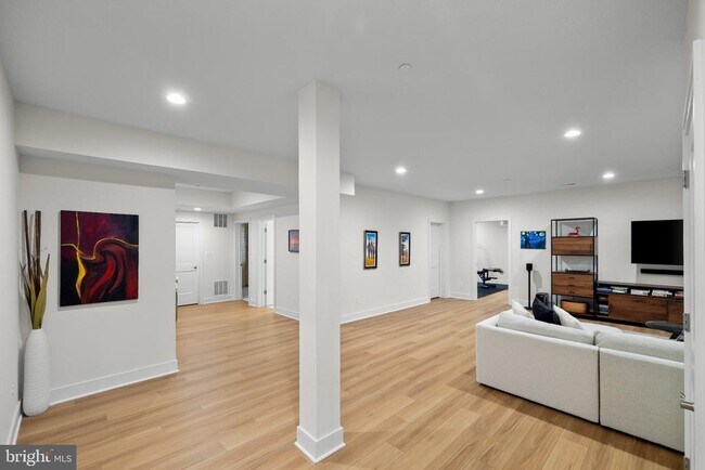 Building Photo - 9501 Wildoak Dr