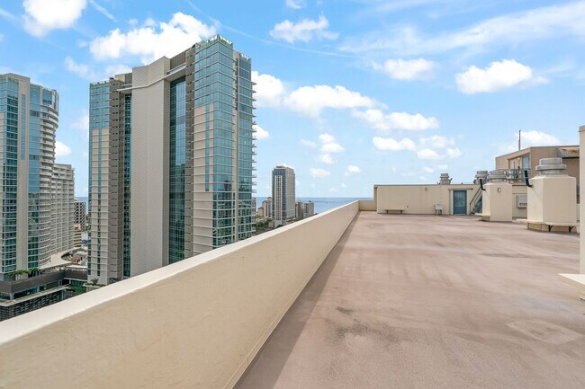 Building Photo - 2092 Kuhio Ave #906