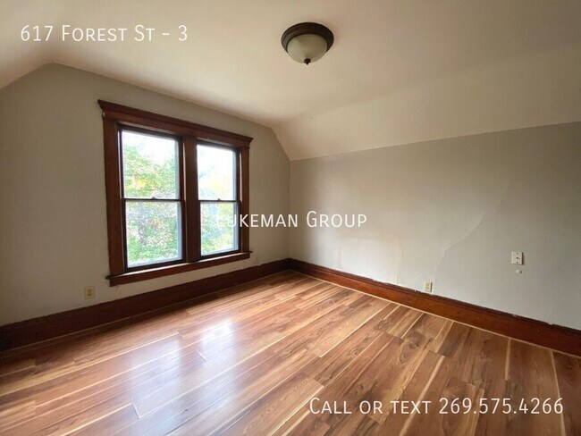 Building Photo - 617 Forest St