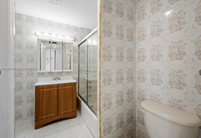 Building Photo - 1400 NE 169th St